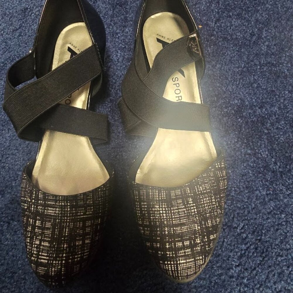 Women's Black and Silver Sandals